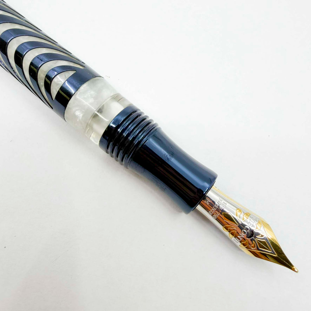 Visconti Ripple Silver Metallic Blue Limited Edition Fountain Pen - Medium 18kt Gold Nib