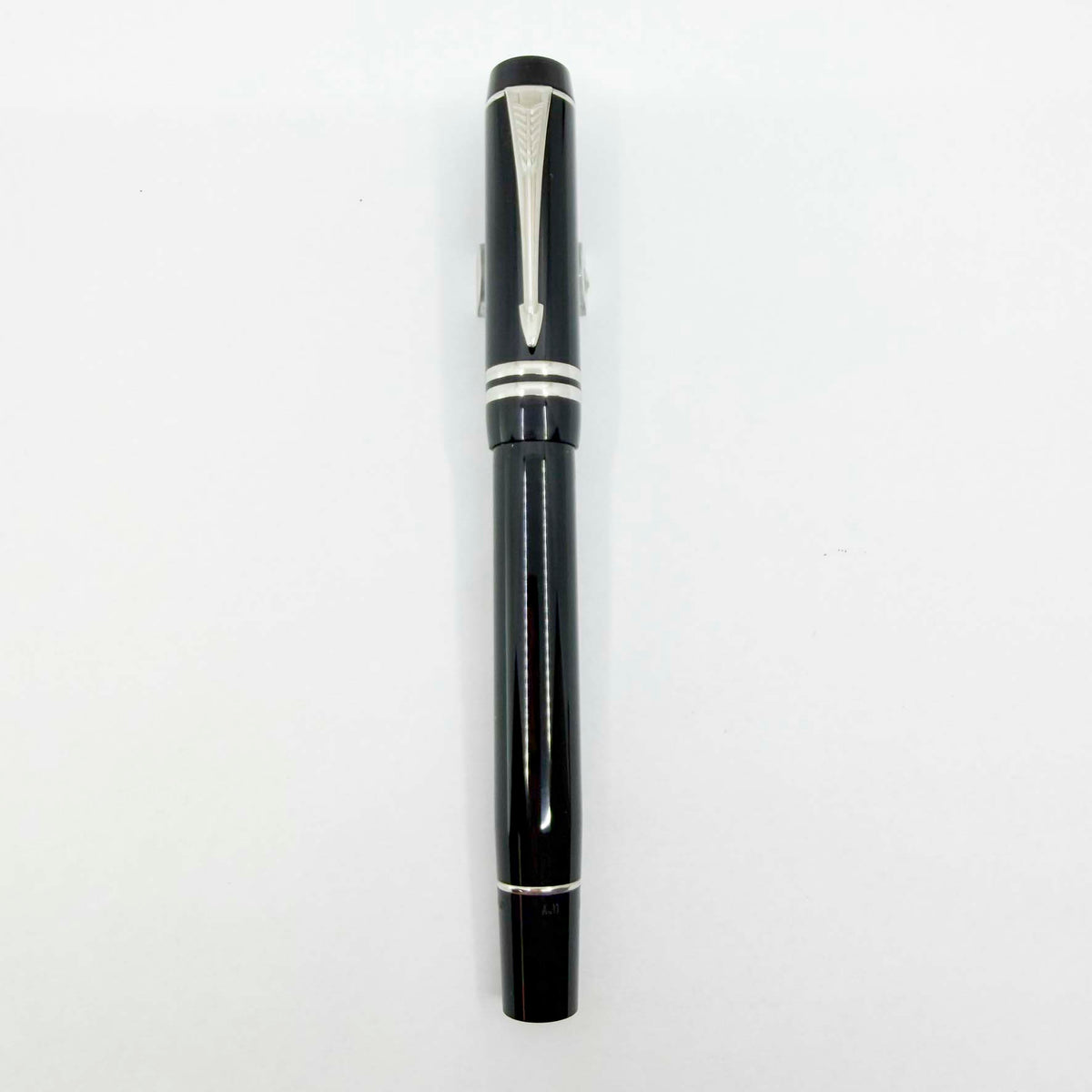 Parker Duofold International (Standard Size) Black/Platinum-Plated Trim Fountain Pen - Medium 18kt Gold Nib