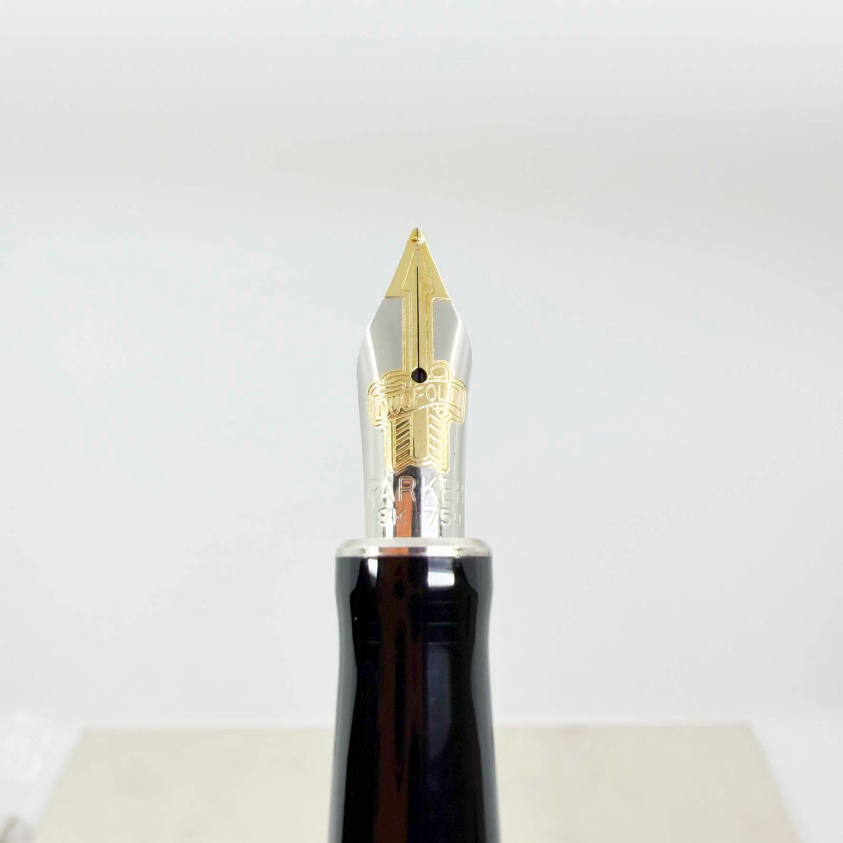 Parker Duofold International (Standard Size) Black/Platinum-Plated Trim Fountain Pen - Medium 18kt Gold Nib