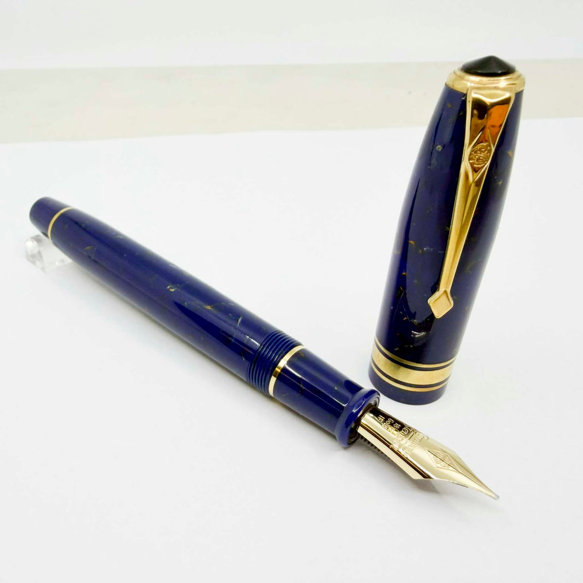 Conway Stewart 100 Dark Blue with Golden Amber Flecks Fountain Pen - Italic Fine 18kt Gold Nib