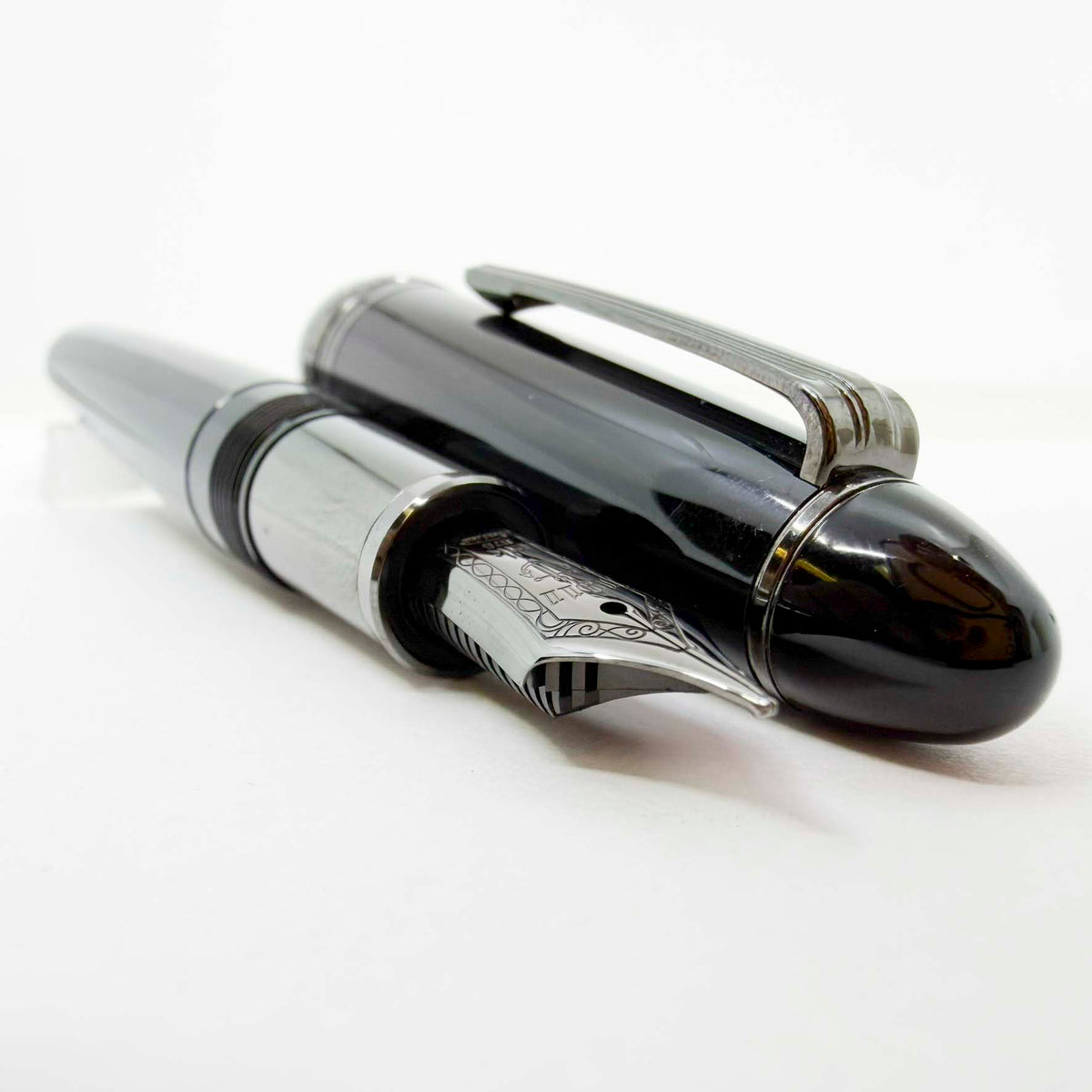Sailor 1911 Large Black Luster Special Edition Fountain Pen - Broad 21kt Gold Nib