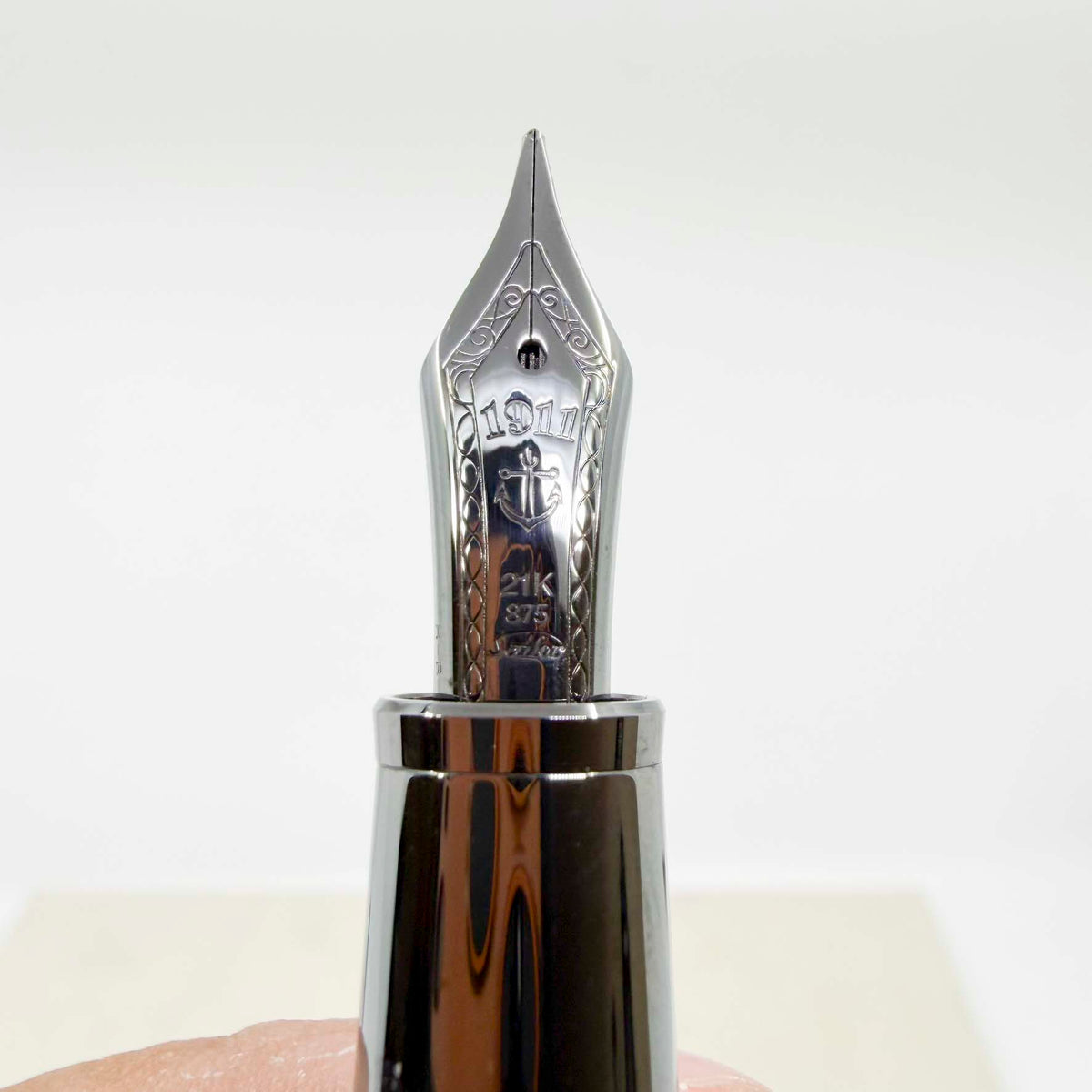 Sailor 1911 Large Black Luster Special Edition Fountain Pen - Broad 21kt Gold Nib