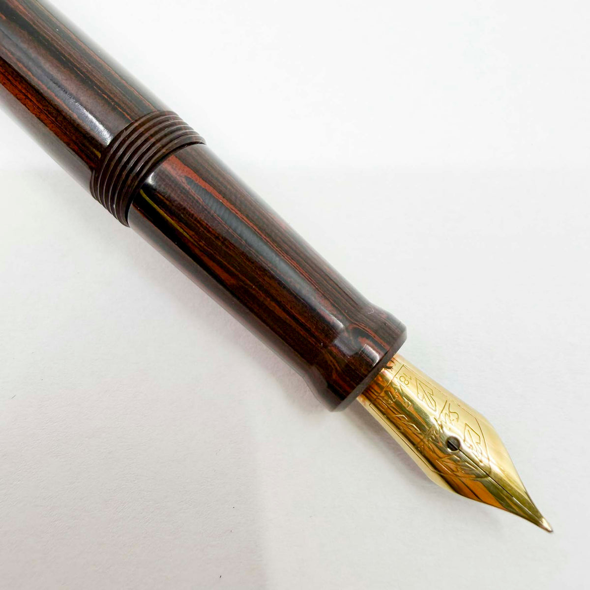 Stipula Mid-Size Novecento Woodgrain Ebonite Fountain Pen - Fine 18kt Gold Nib