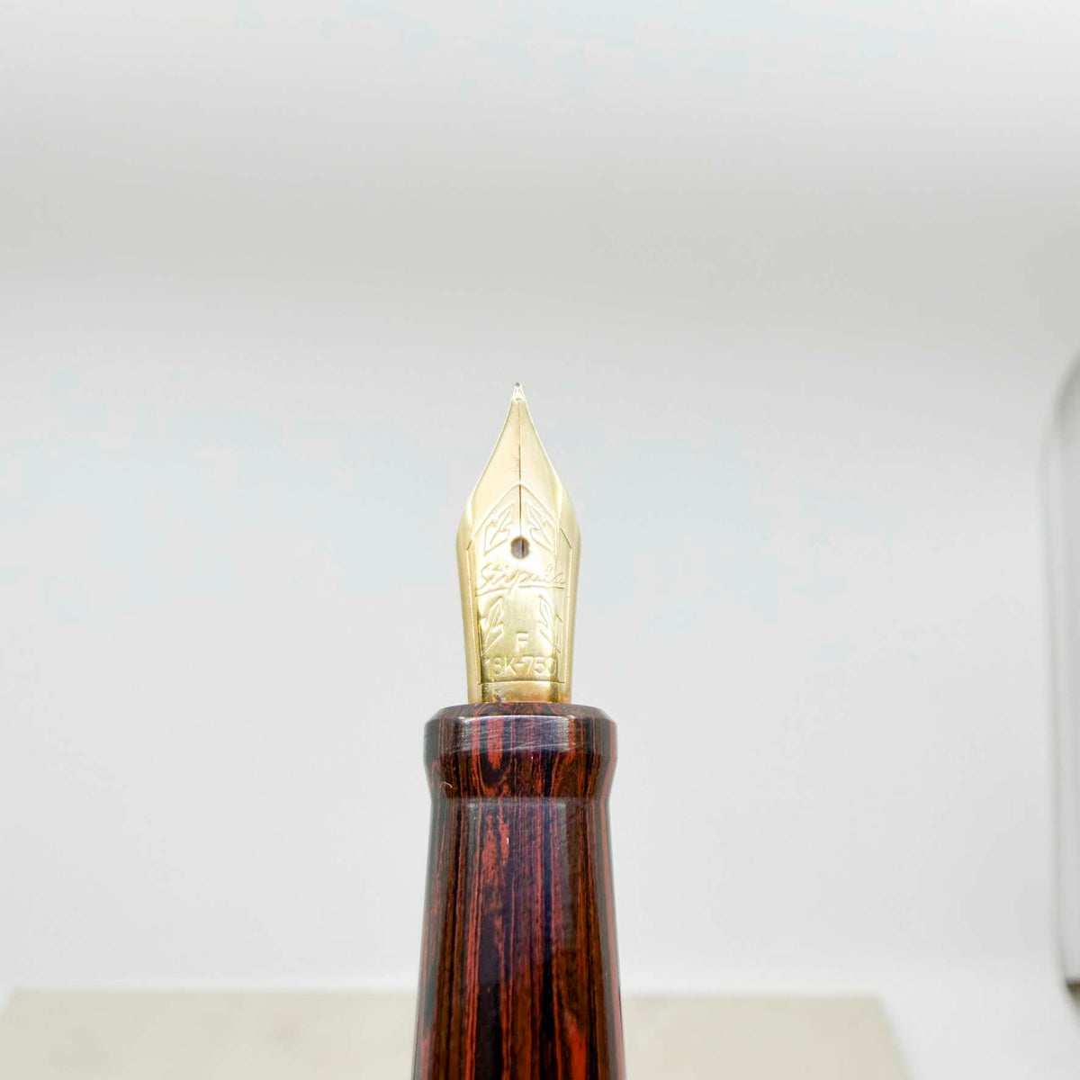 Stipula Mid-Size Novecento Woodgrain Ebonite Fountain Pen - Fine 18kt Gold Nib