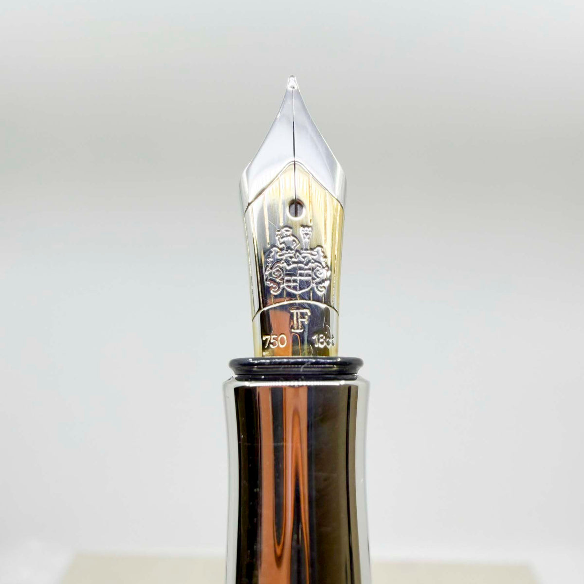 Graf von Faber Castell Classic Pernambuco Fountain Pen - Fine 18kt Gold Nib