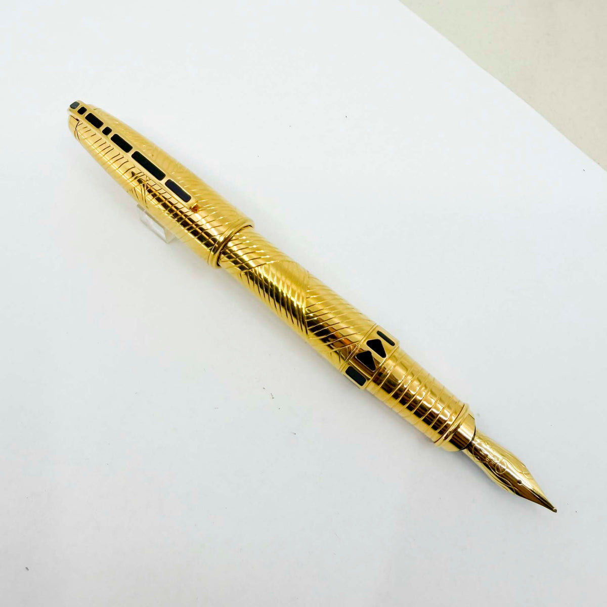 S.T. Dupont Afrika Limited Edition Fountain Pen - Circa 2000 - Medium 18kt Gold Nib