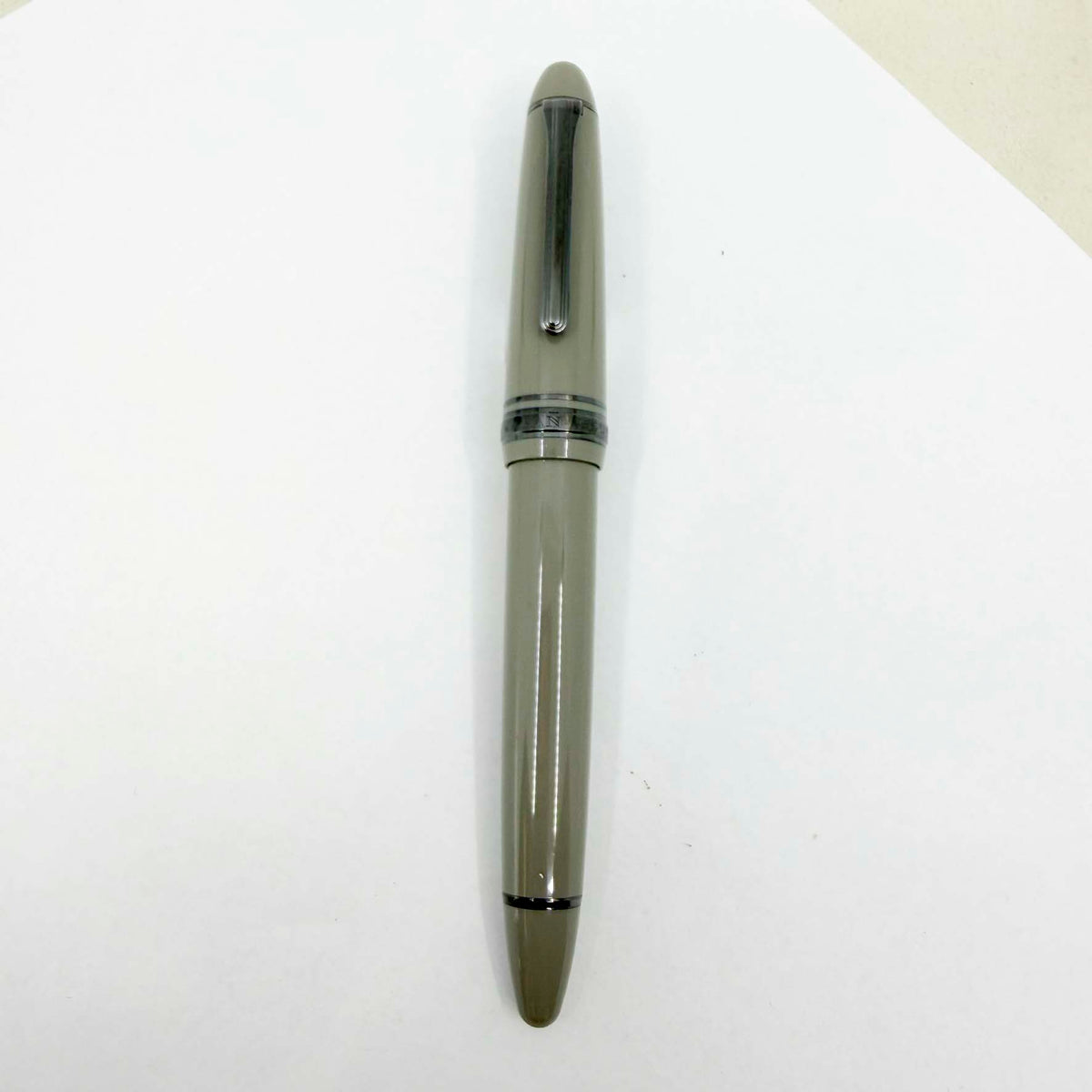 Sailor 1911 Large Special Edition Light Gray Themis Fountain Pen - Medium 21kt Gold Nib