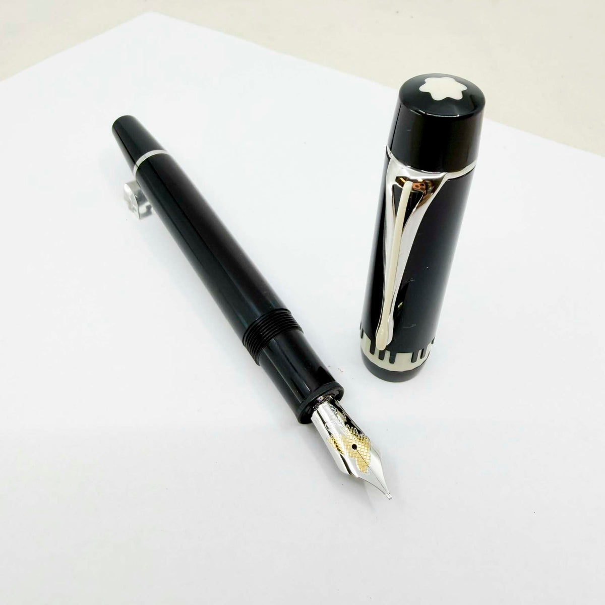 Montblanc Herbert von Karajan Donation Special Edition Fountain Pen - Medium 18kt Gold Nib