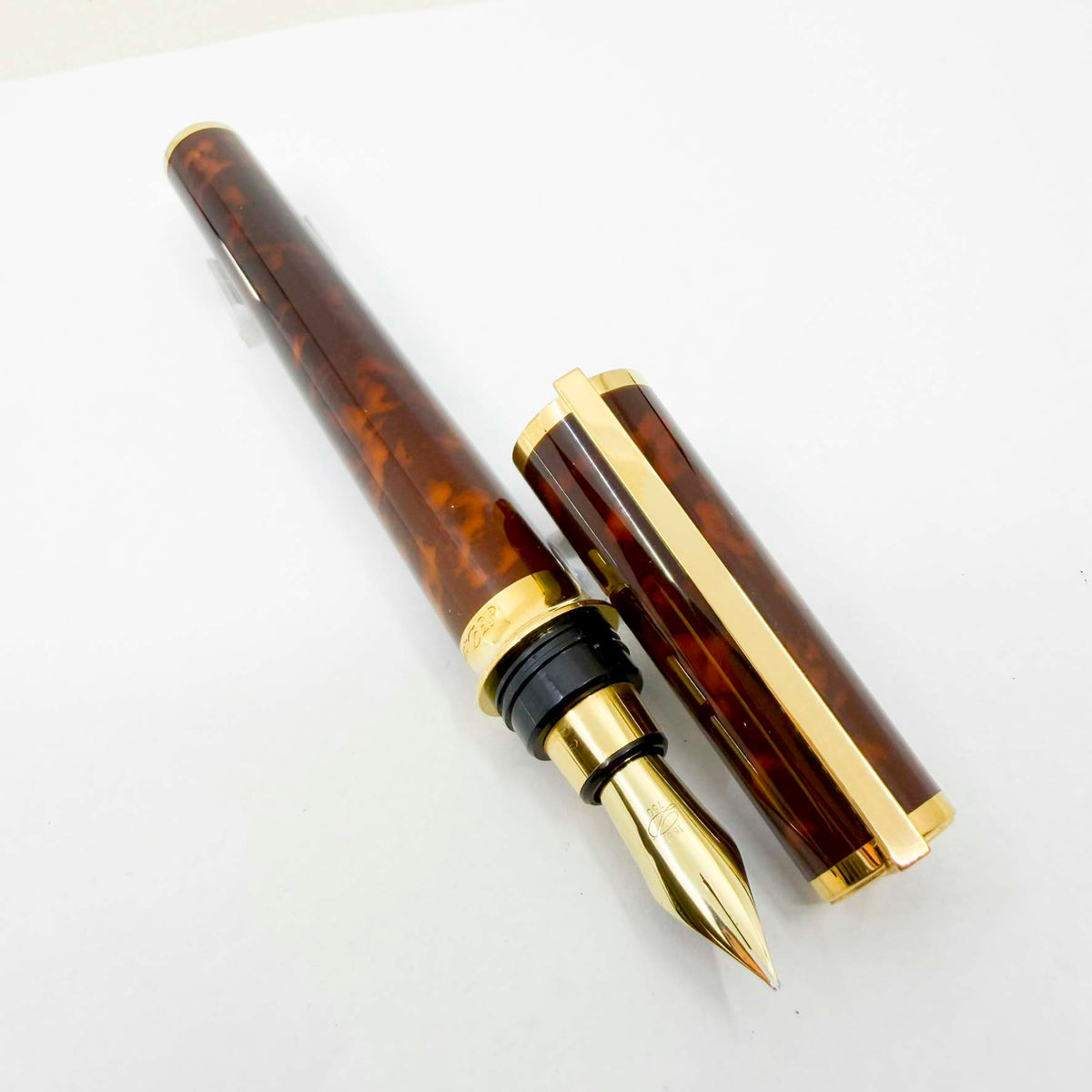 S.T. Dupont Montparnasse Chairman (Largest) Tortoiseshell Laque de Chine Fountain Pen - Medium 18kt Gold Nib