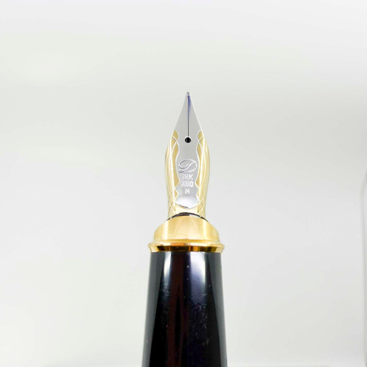 S.T. Dupont Orpheo Vertigo Largest Size Fountain Pen - Medium 18kt Gold Nib
