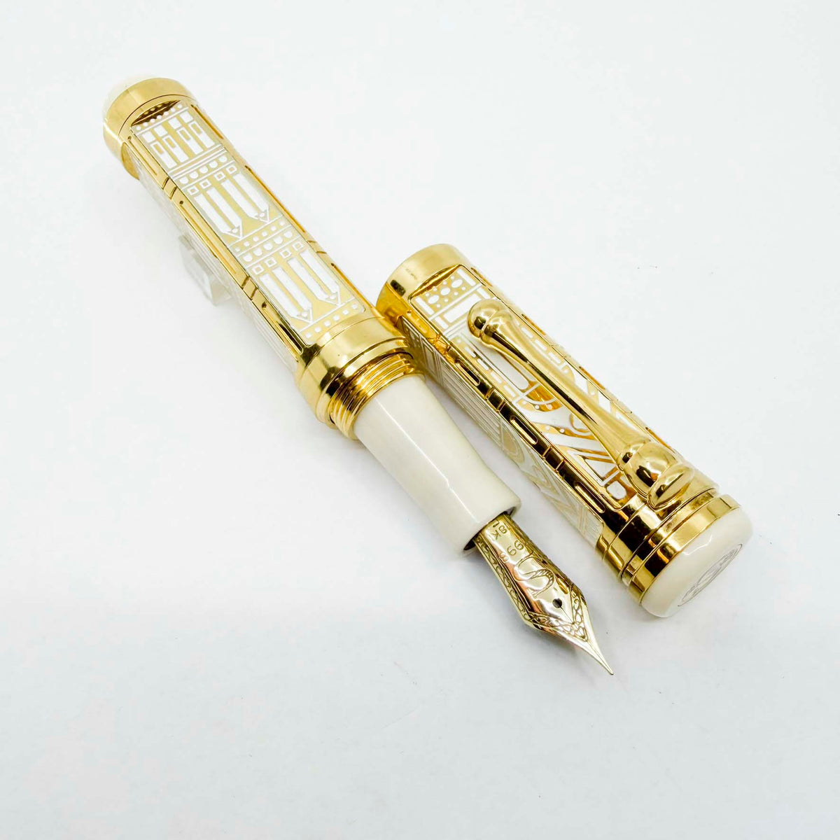 Santini Italia Giotto Tower Limited Edition Fountain Pen - Flexible Fine 18kt Gold Nib