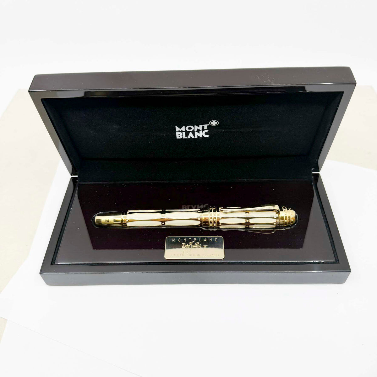 Montblanc Pope Julius II Patron of the Arts Limited Edition Fountain Pen - Medium 18kt Gold Nib