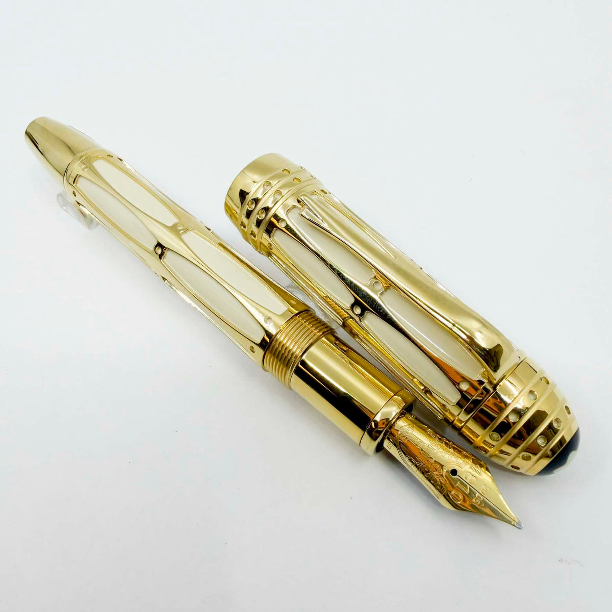 Montblanc Pope Julius II Patron of the Arts Limited Edition Fountain Pen - Medium 18kt Gold Nib