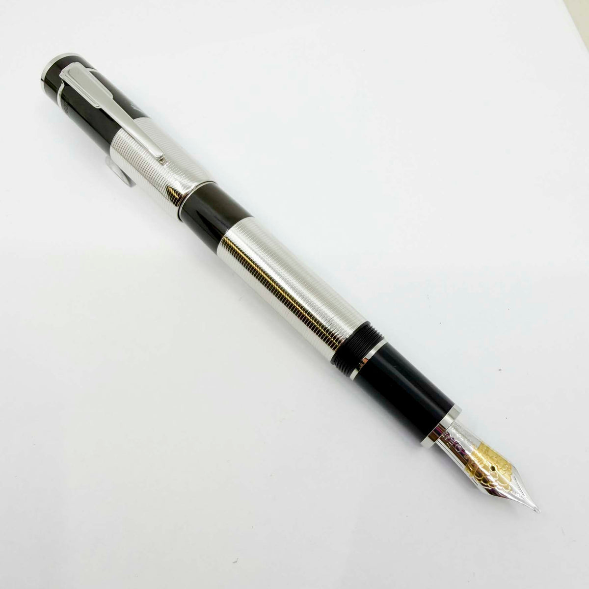 Montblanc William Faulkner Writers Edition Fountain Pen - Medium 18kt Gold Nib