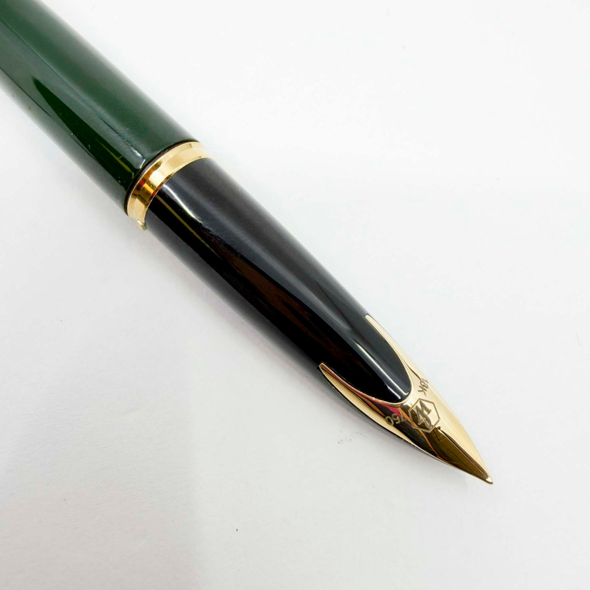 Waterman Carene Deluxe Green Barrel/Gold-Plated Cap Fountain Pen - Fine 18kt Gold Nib