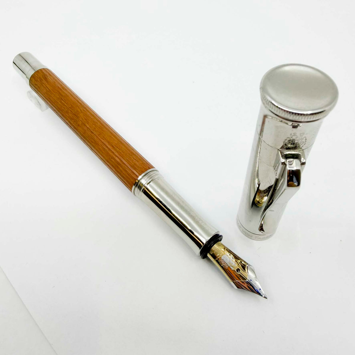 Graf von Faber Castell Classic Pernambuco Fountain Pen - Medium 18kt Gold Nib