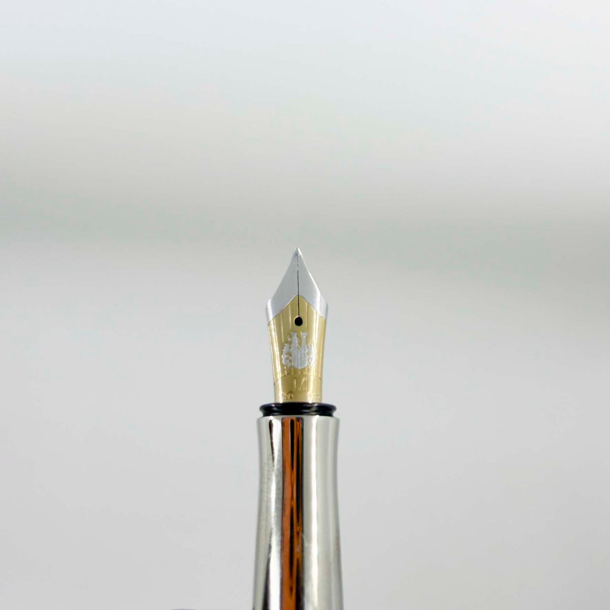 Graf von Faber Castell Classic Pernambuco Fountain Pen - Medium 18kt Gold Nib