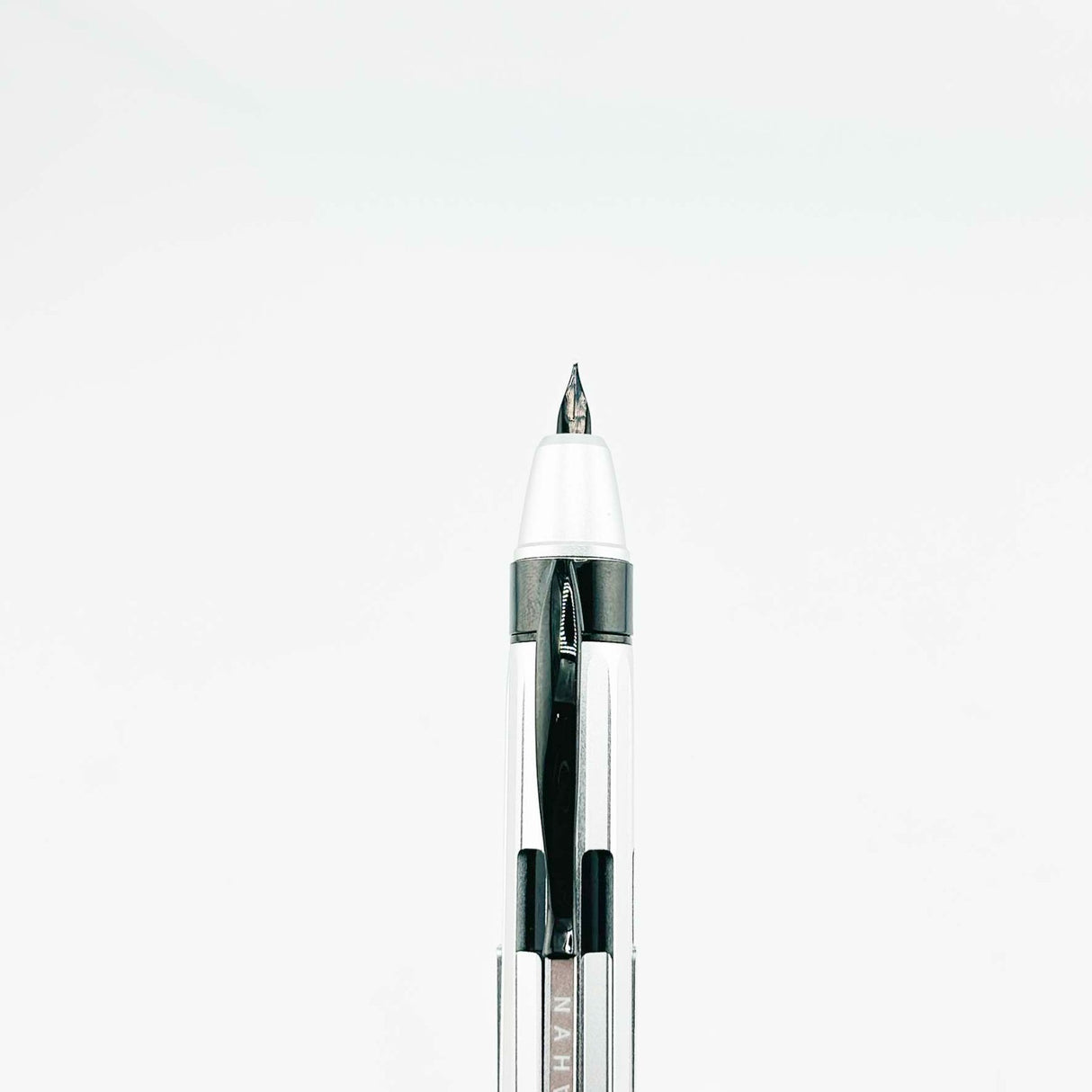 Nahvalur Eclipse Retractable white and black - Fountain Pen