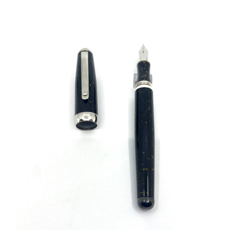 Signum (Italy) Marbleized Brown Fountain Pen - Broad 18kt Gold Nib