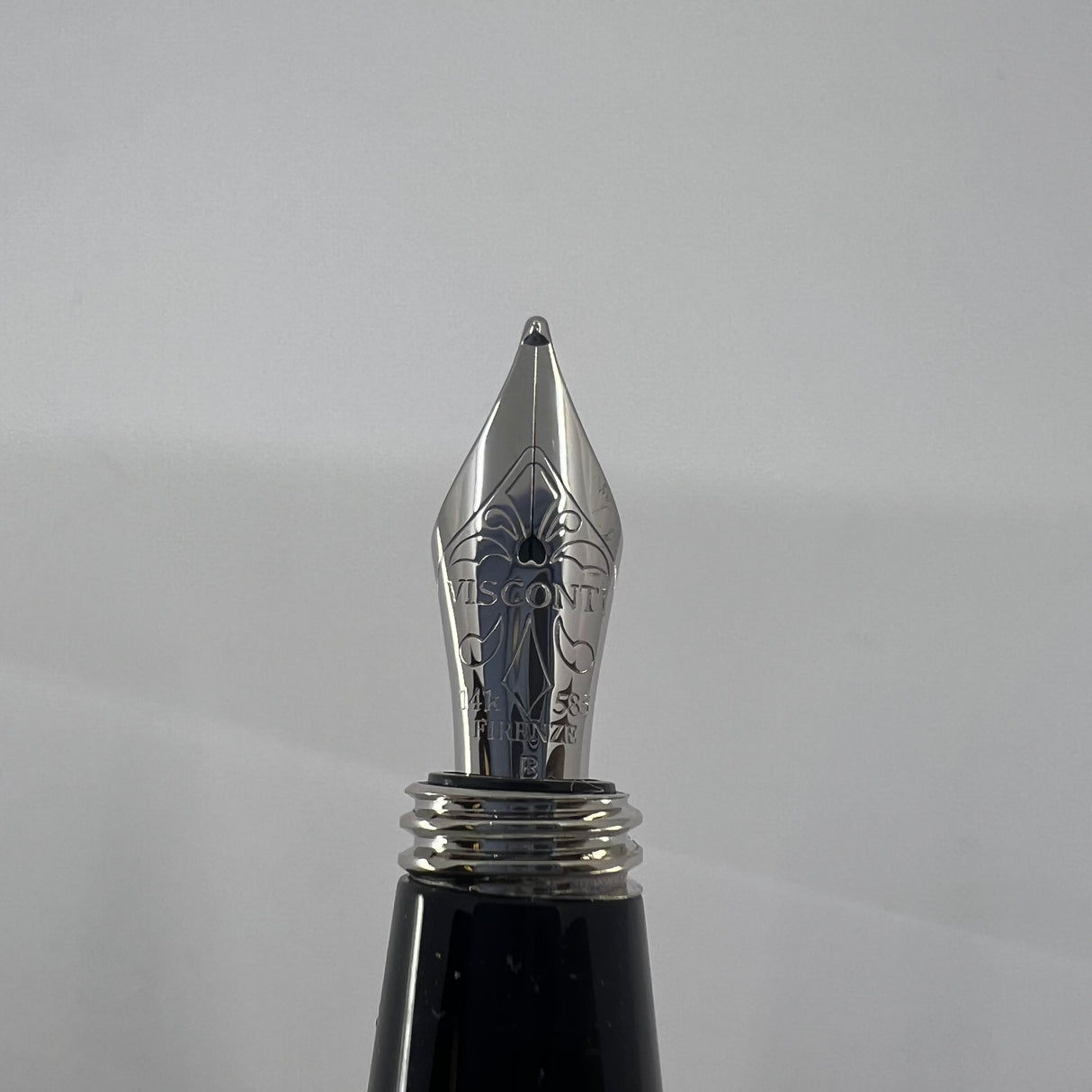 Visconti Rinascimento Organza Fountain Pen  - Broad 14kt Gold Nib