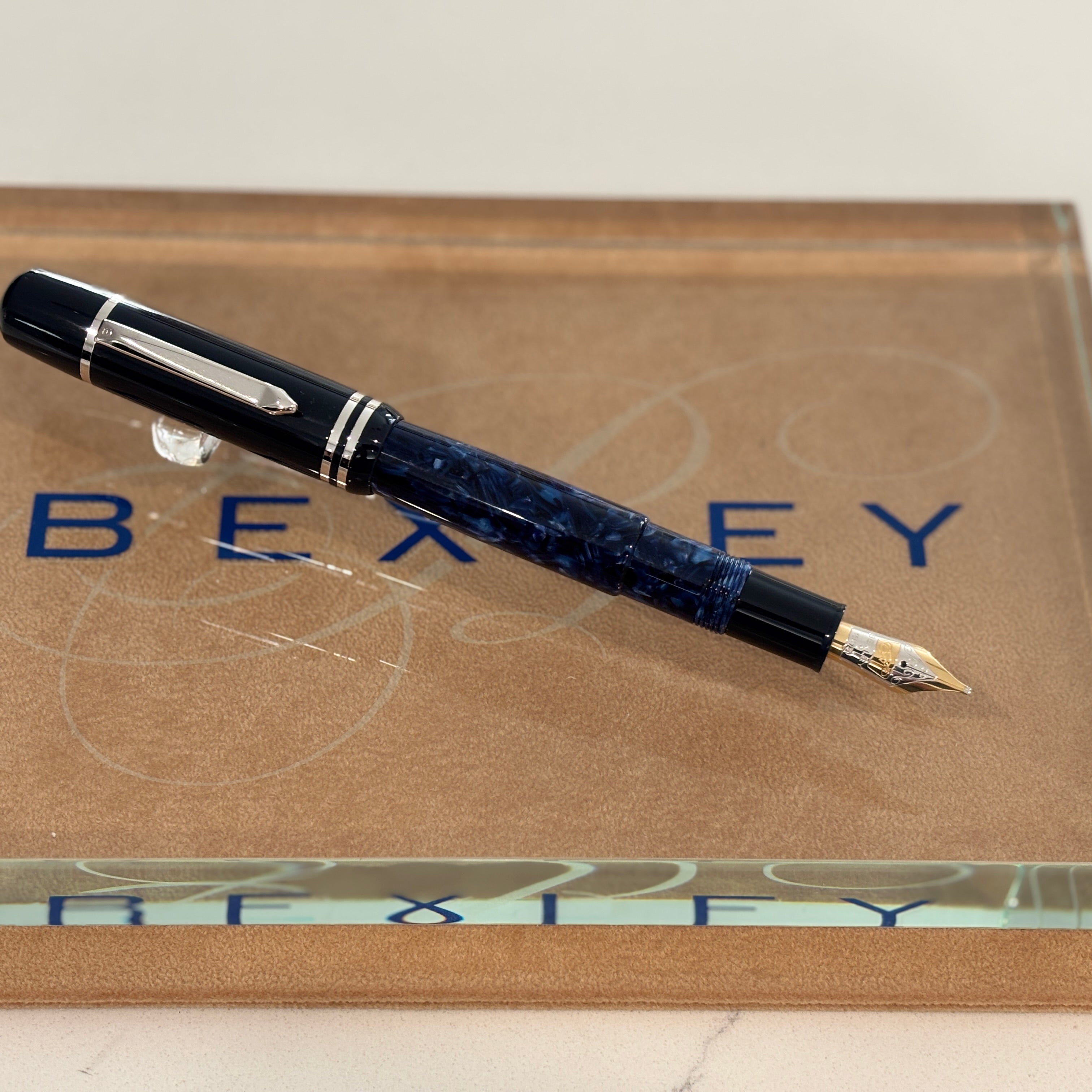 BEXLEY 青いマーブル万年筆 M Bexley Magnum Poseidon Blue Marble Fountain Pen – Fountain Pen