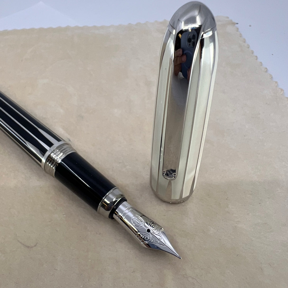 Cartier Backgammon Limited Edition Fountain Pen  - Fine 18kt Gold Nib