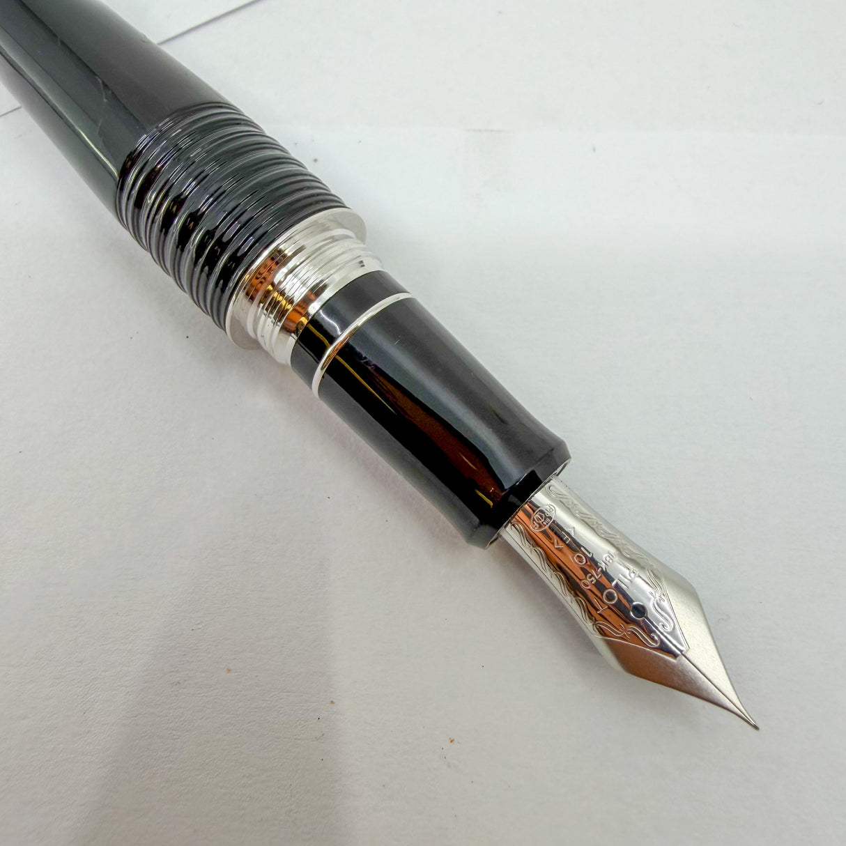 Pilot Black Lacquered Bamboo Metal Oversized Fountain  Pen - Fine 18kt Gold Nib