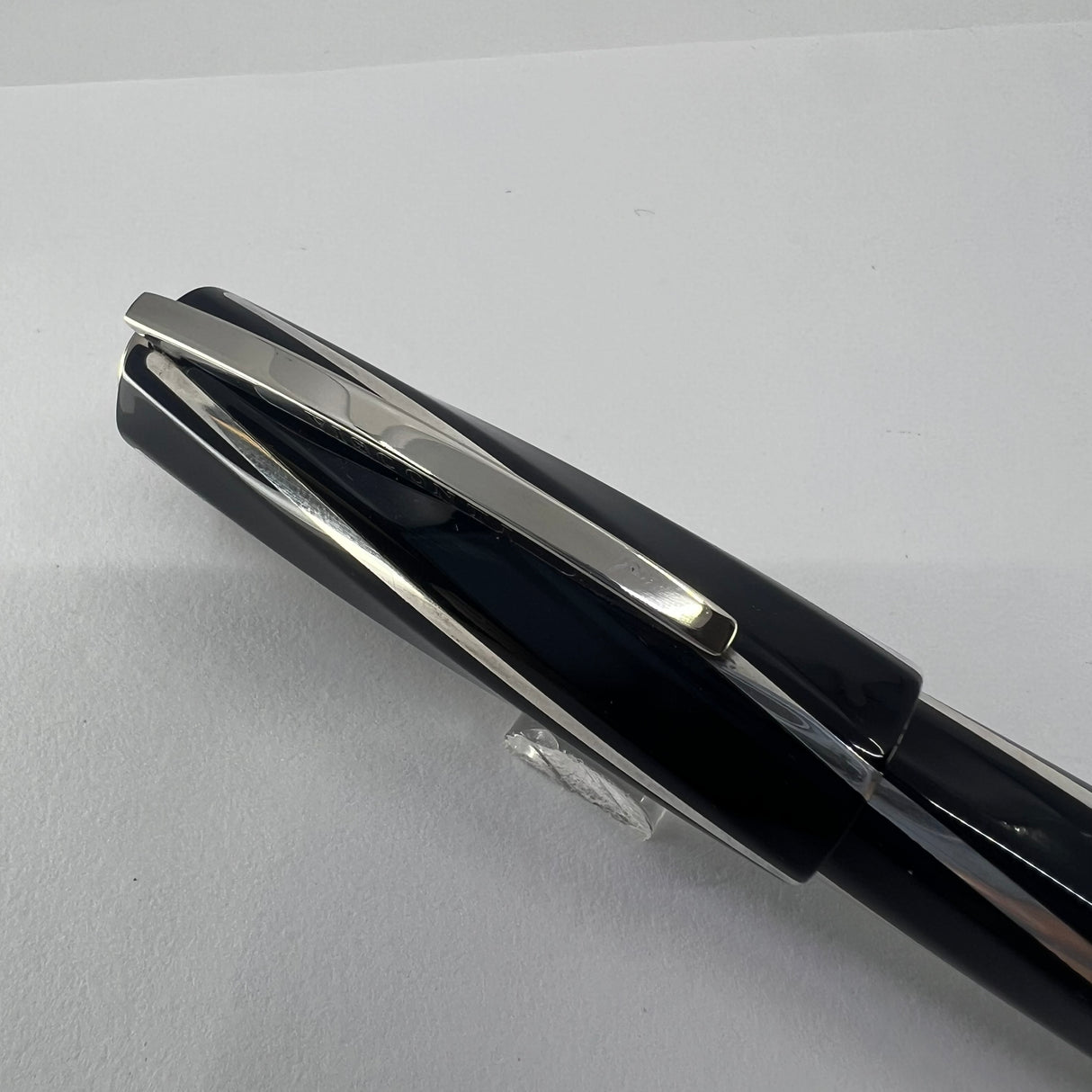 Visconti Black Divina Large Fountain Pen  - Broad 14kt Gold  Nib