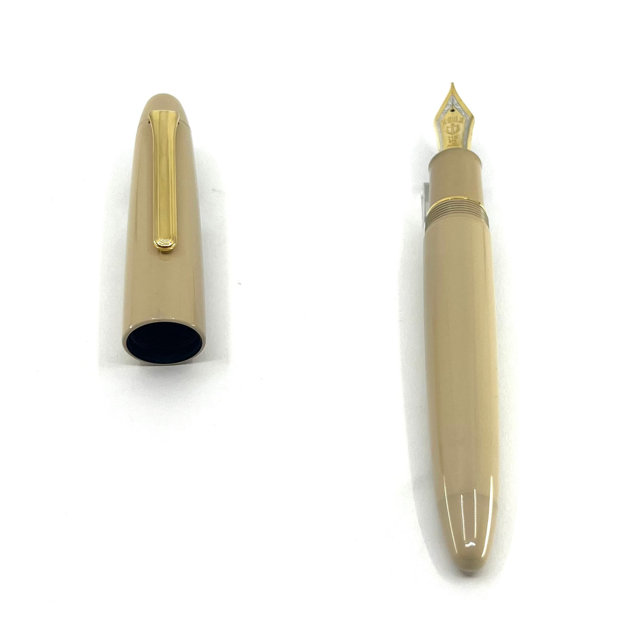 Sailor King Of Pens - Ivory Urushi Ebonite Fountain Pen  - Medium 21kt  Gold Nib