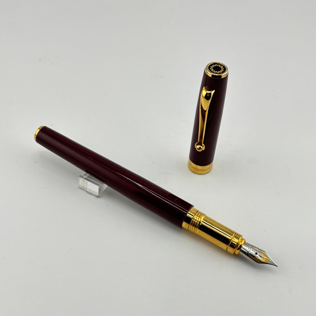 Montegrappa Executive Burgundy gold trim - Fountain Pen