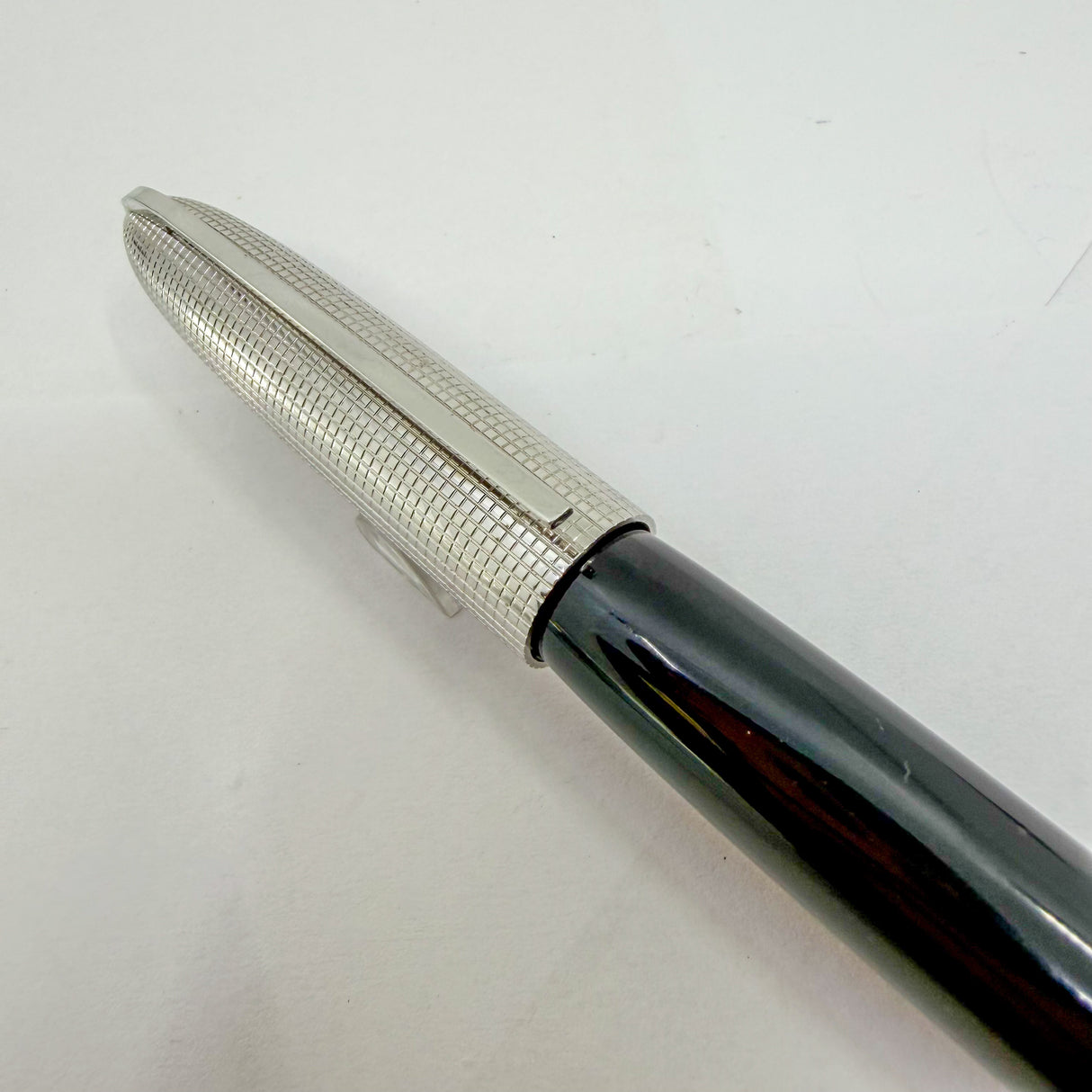 Louis Vuitton Doc Series Palladium Plated Cap/Black Lacquer Barrel Fountain Pen - Medium 18kt Gold Nib