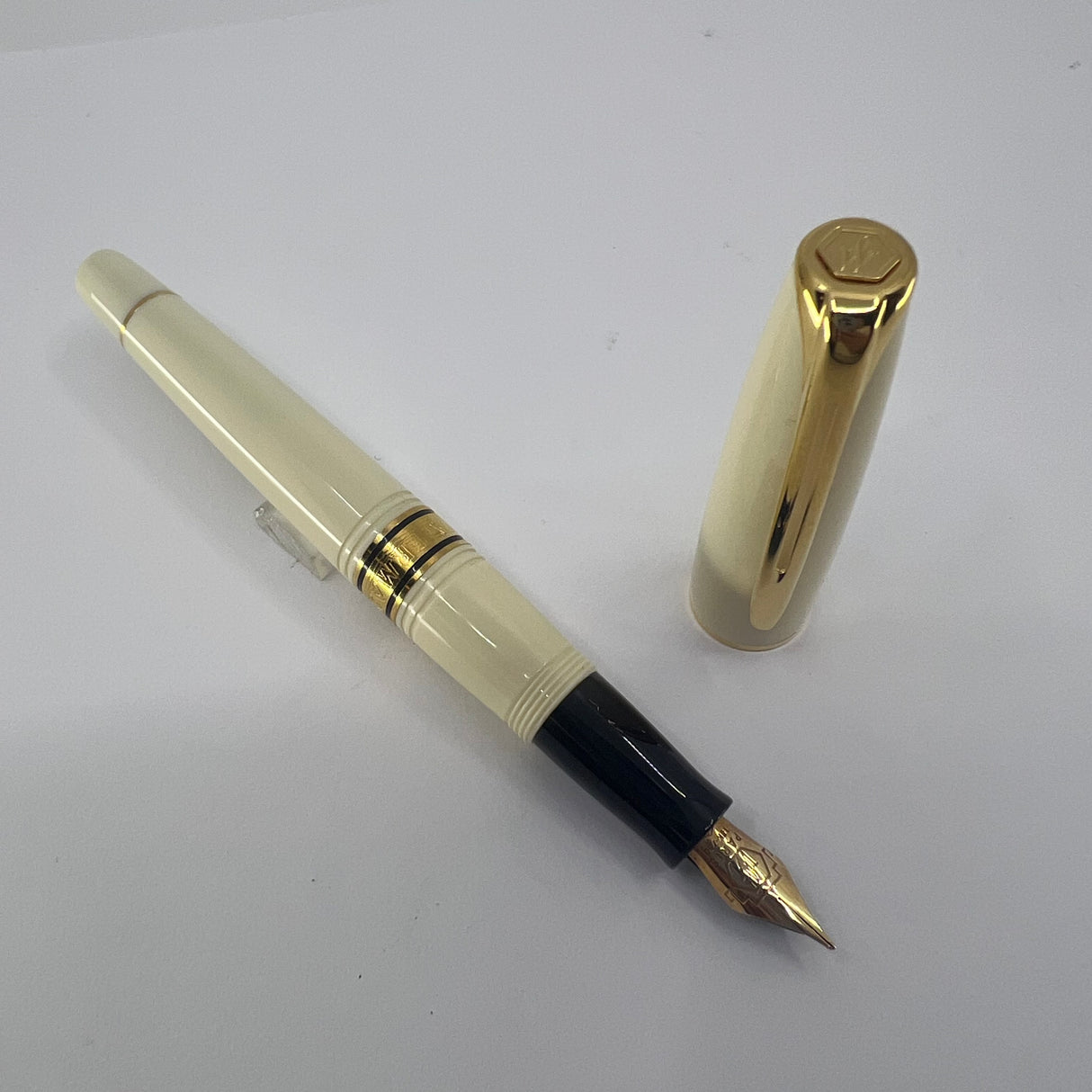 Waterman Ivory Resin Charleston Fountain Pen  - Fine 18kt Gold  Nib