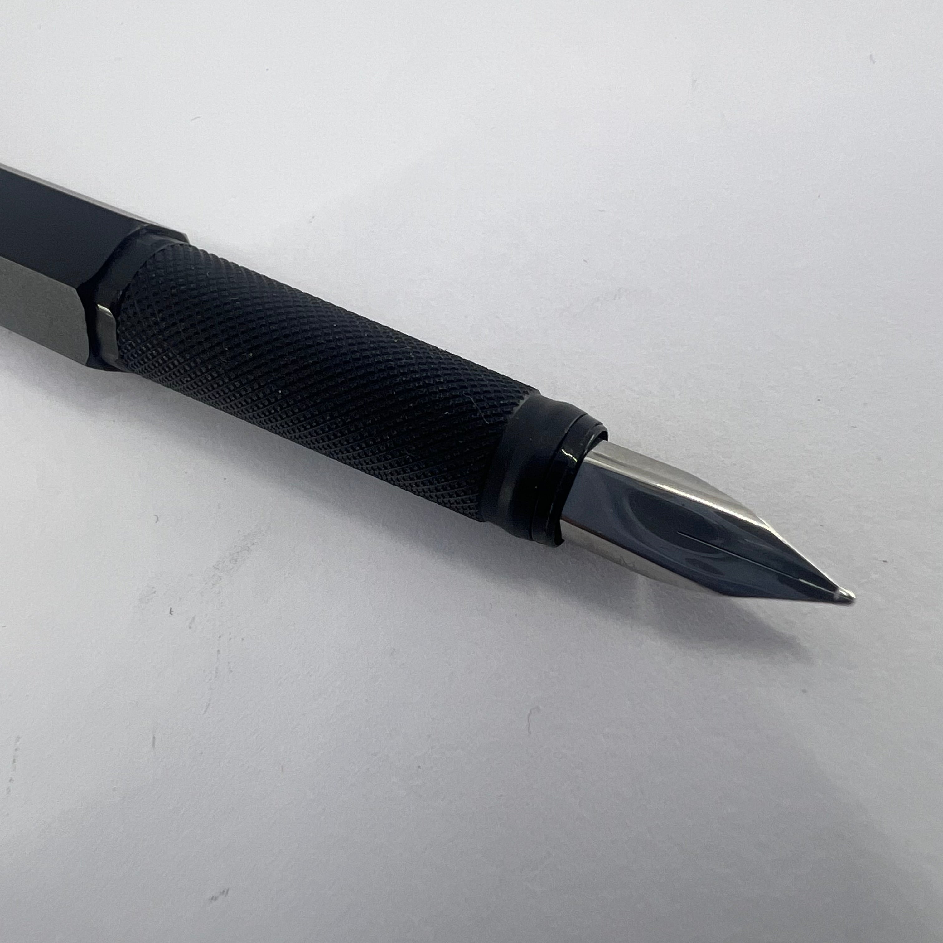 Rotring #600 Black Metal Six-Sided Fountain Pen - Medium Stainless