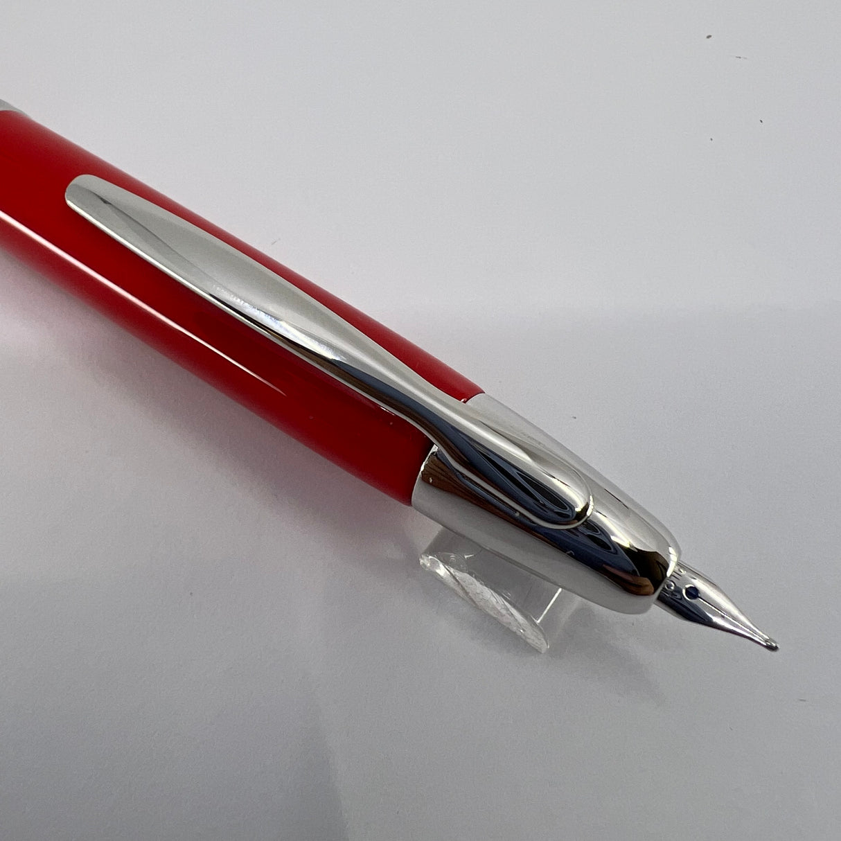 Pilot Vanishing Point 2009 Vivid Red Limited Edition Fountain Pen  - Medium 18kt Gold  Nib