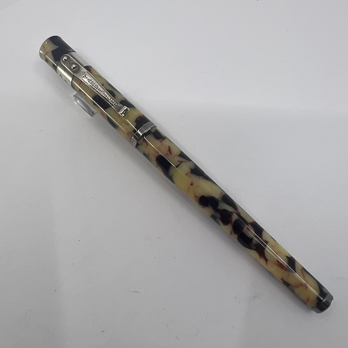 Yard-O-Led Astoria Standard Sized (Not Grand) Fountain Pen - Medium 18kt Gold  Nib