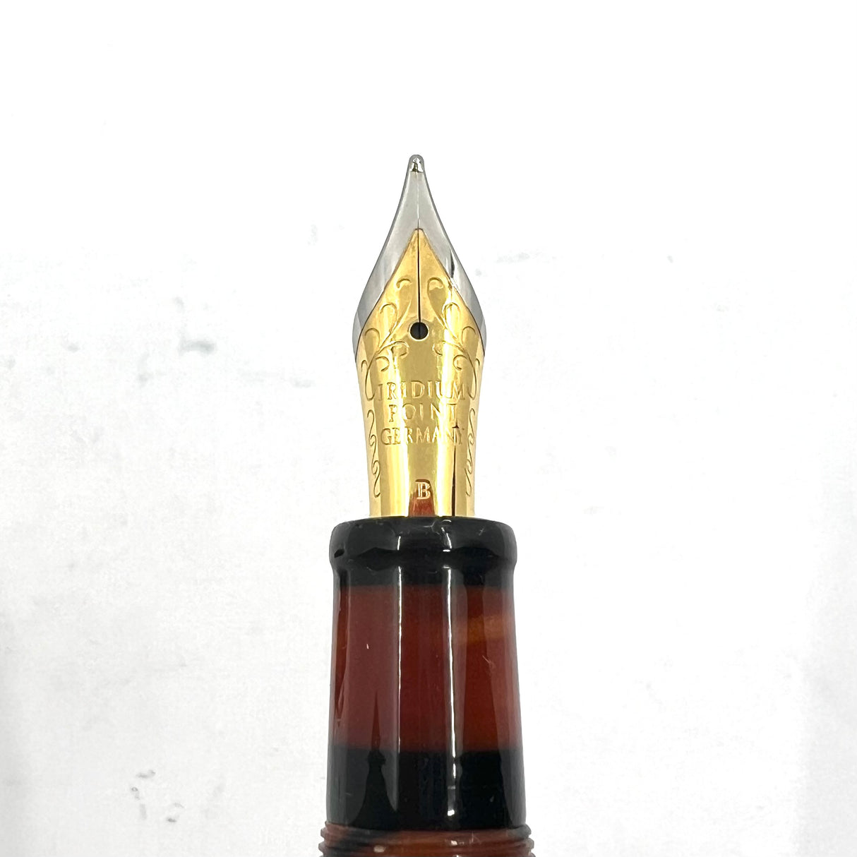 Taccia Staccato Honey Bee Black & Marbled Amber Fountain Pen