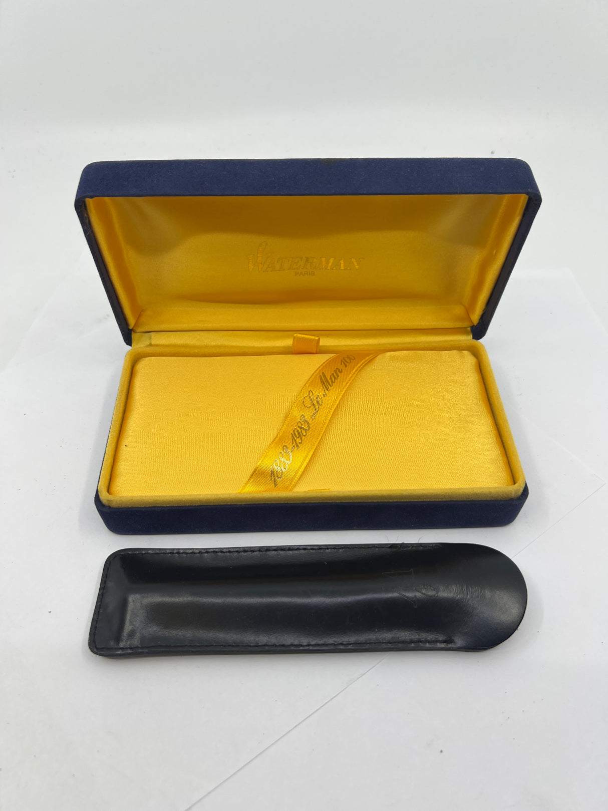 Waterman LeMan 100 Black Fountain Pen - Medium 18kt Gold Nib