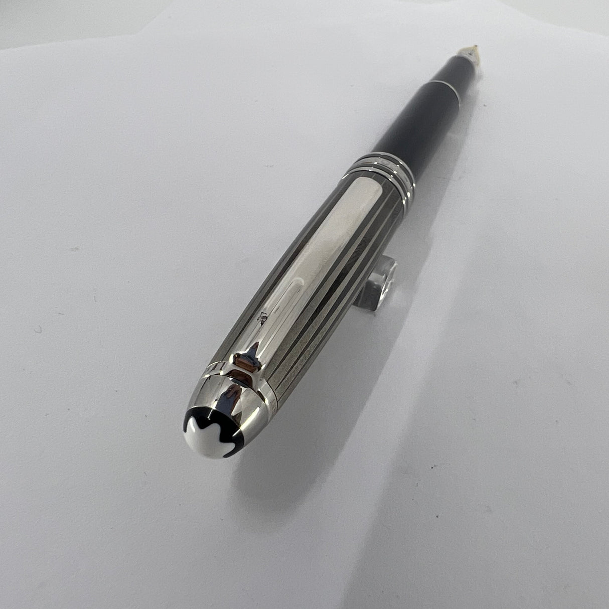 Montblanc Solitaire Doue Black & White #145  Fountain Pen - Medium 18kt Gold  Nib