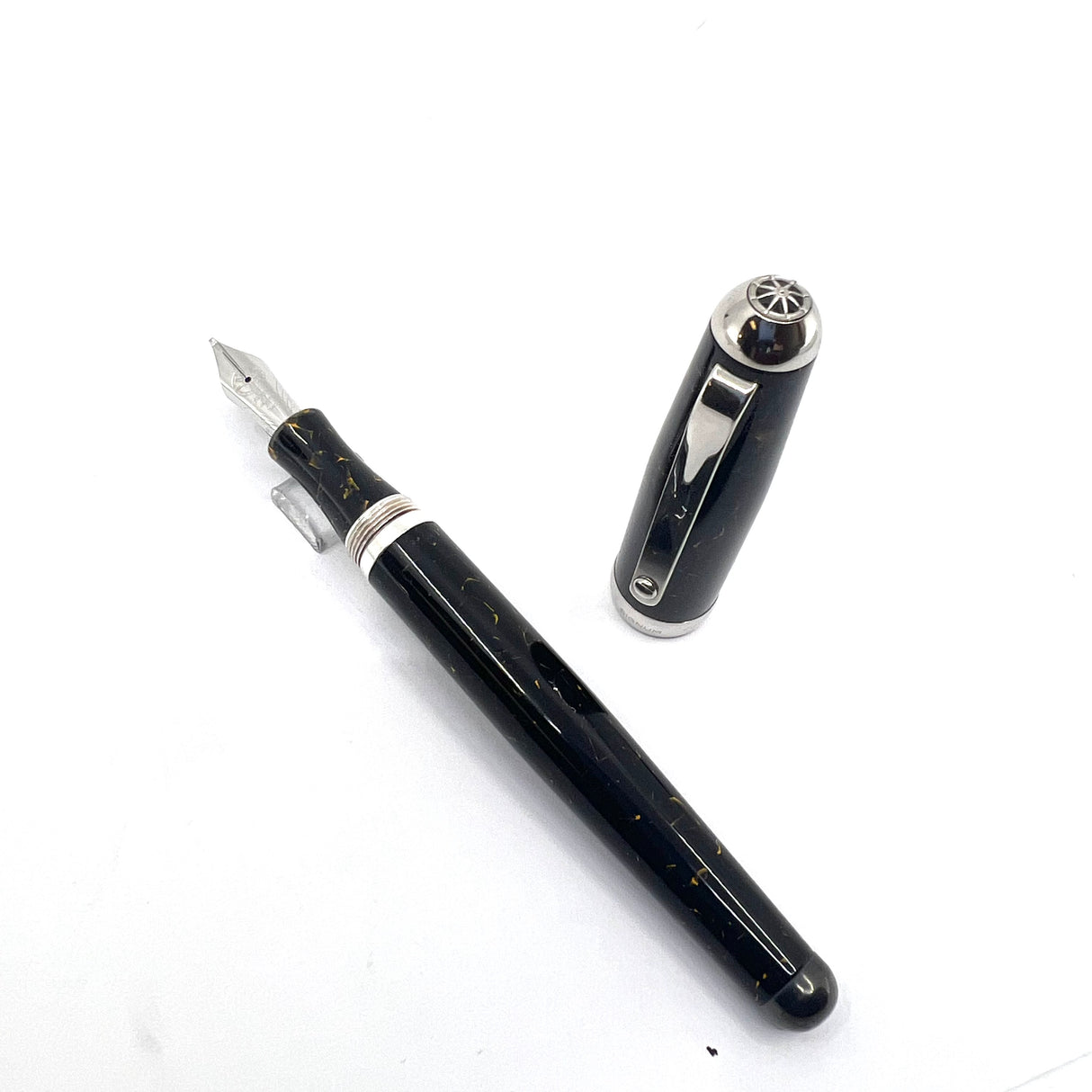 Signum (Italy) Marbleized Brown Fountain Pen - Broad 18kt Gold Nib