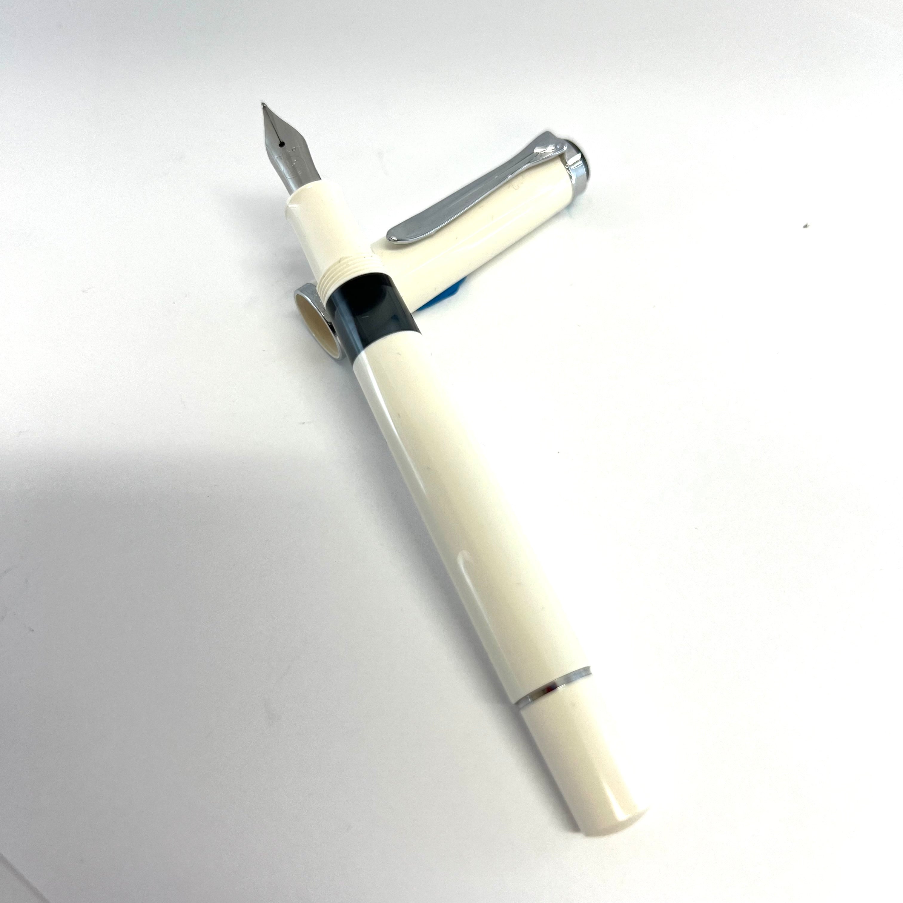 Pelikan 万年筆 M205 ホワイト 中古品 中古)Pelikan ペリカン 万年筆 クラシック M205 ホワイト F