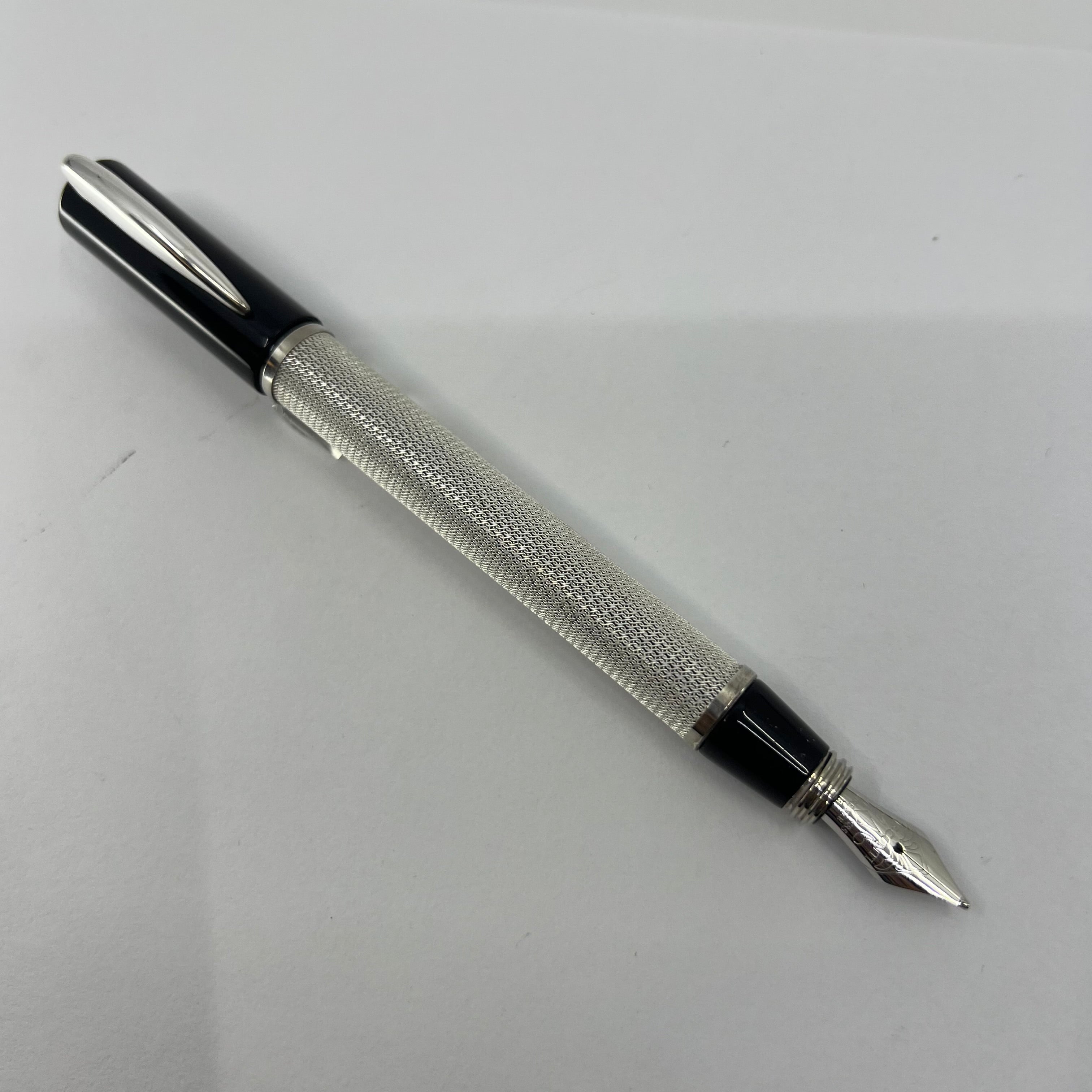 Visconti Rinascimento Organza Fountain Pen - Broad 14kt Gold Nib
