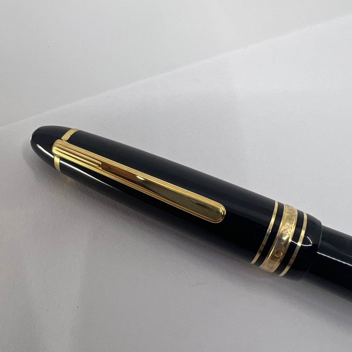 Montblanc Meisterstuck Black Resin #147 LeGrand Traveler  Fountain Pen - Medium 14kt Gold  Nib