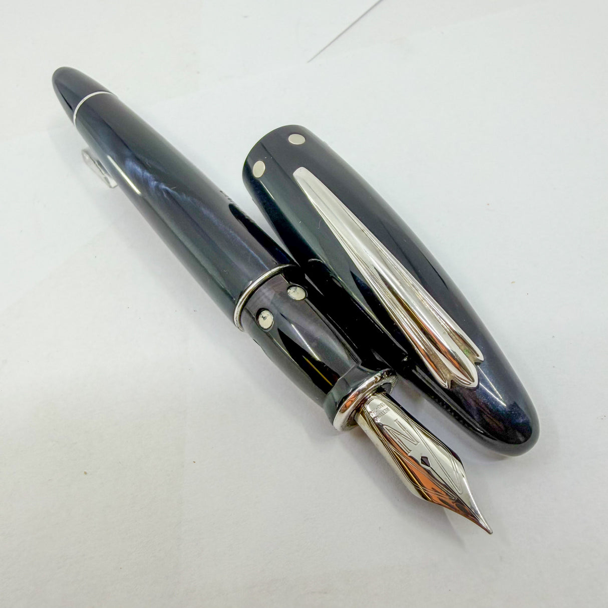 Nettuno (Italy)  Trident Lustrous Blue Limited Edition  Fountain Pen - Fine 18kt Gold Nib