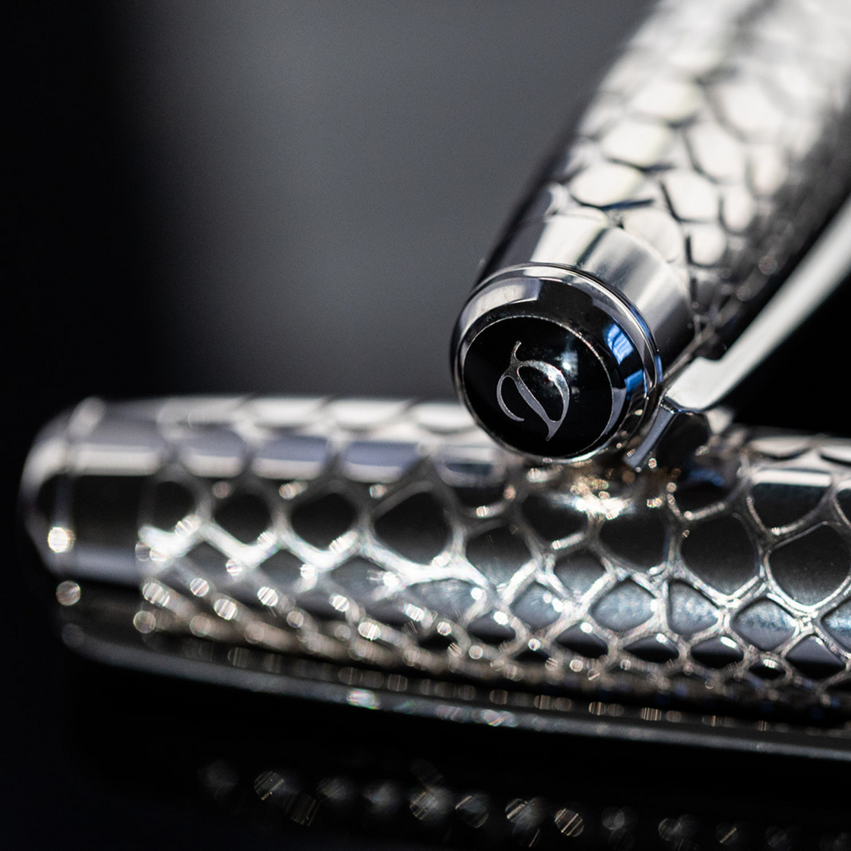 S.T. Dupont Snake Skin Black - Fountain Pen