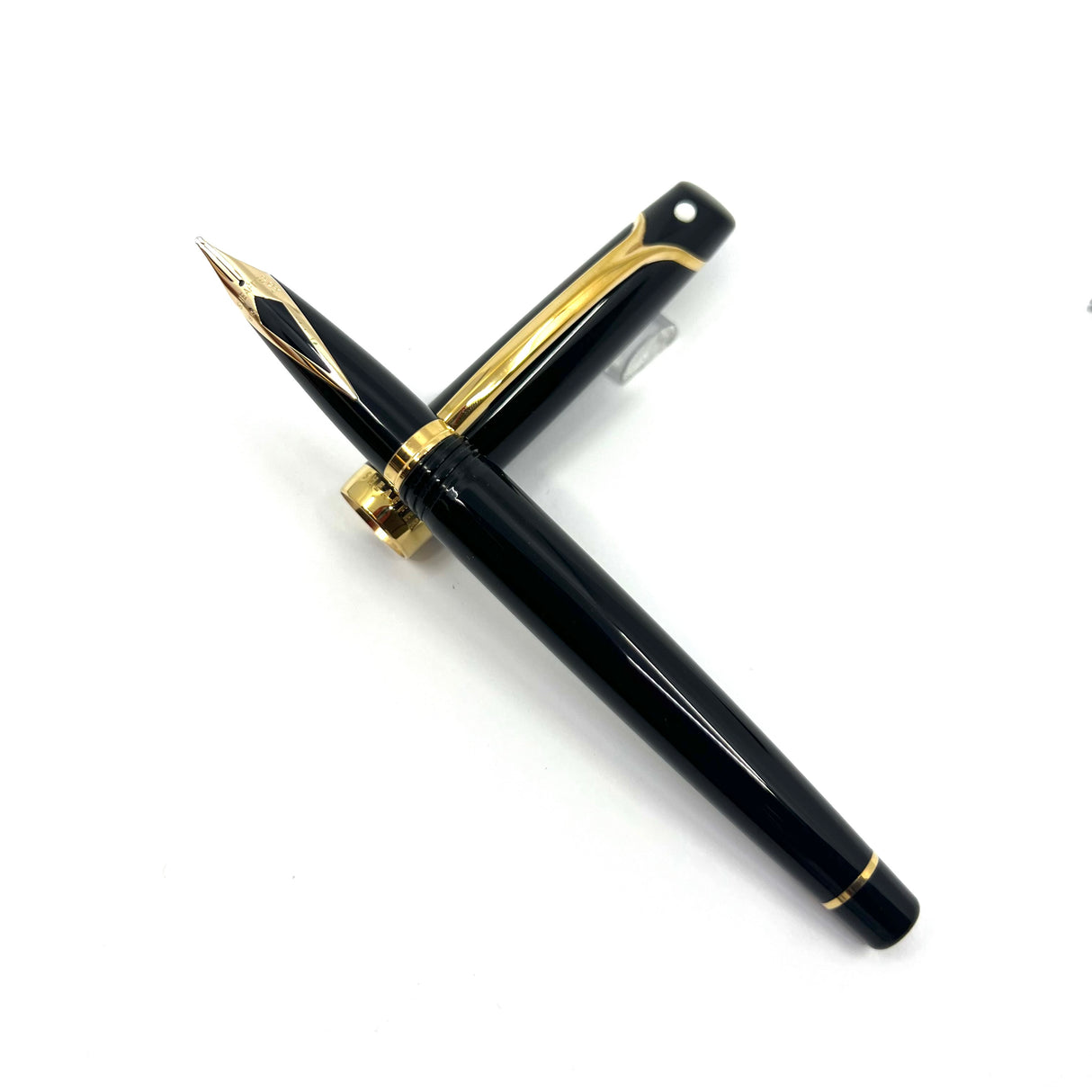 Sheaffer Valor Fountain Pen  - Broad 14kt Gold Nib