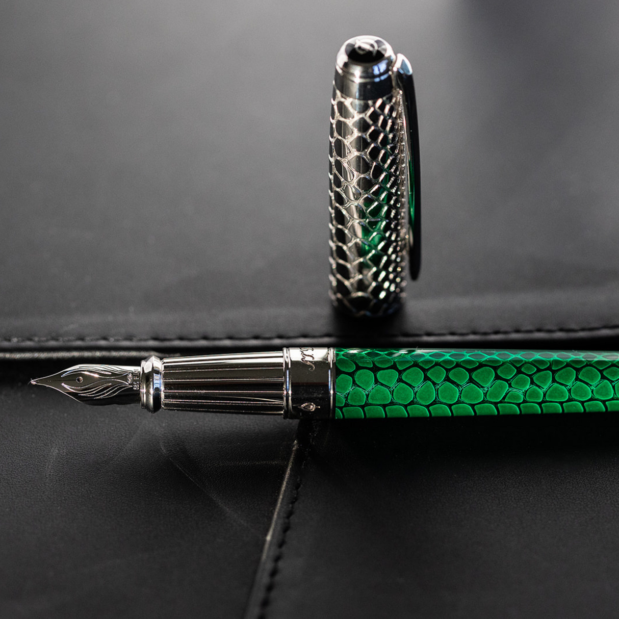 S.T. Dupont Snake Skin Green - Fountain Pen