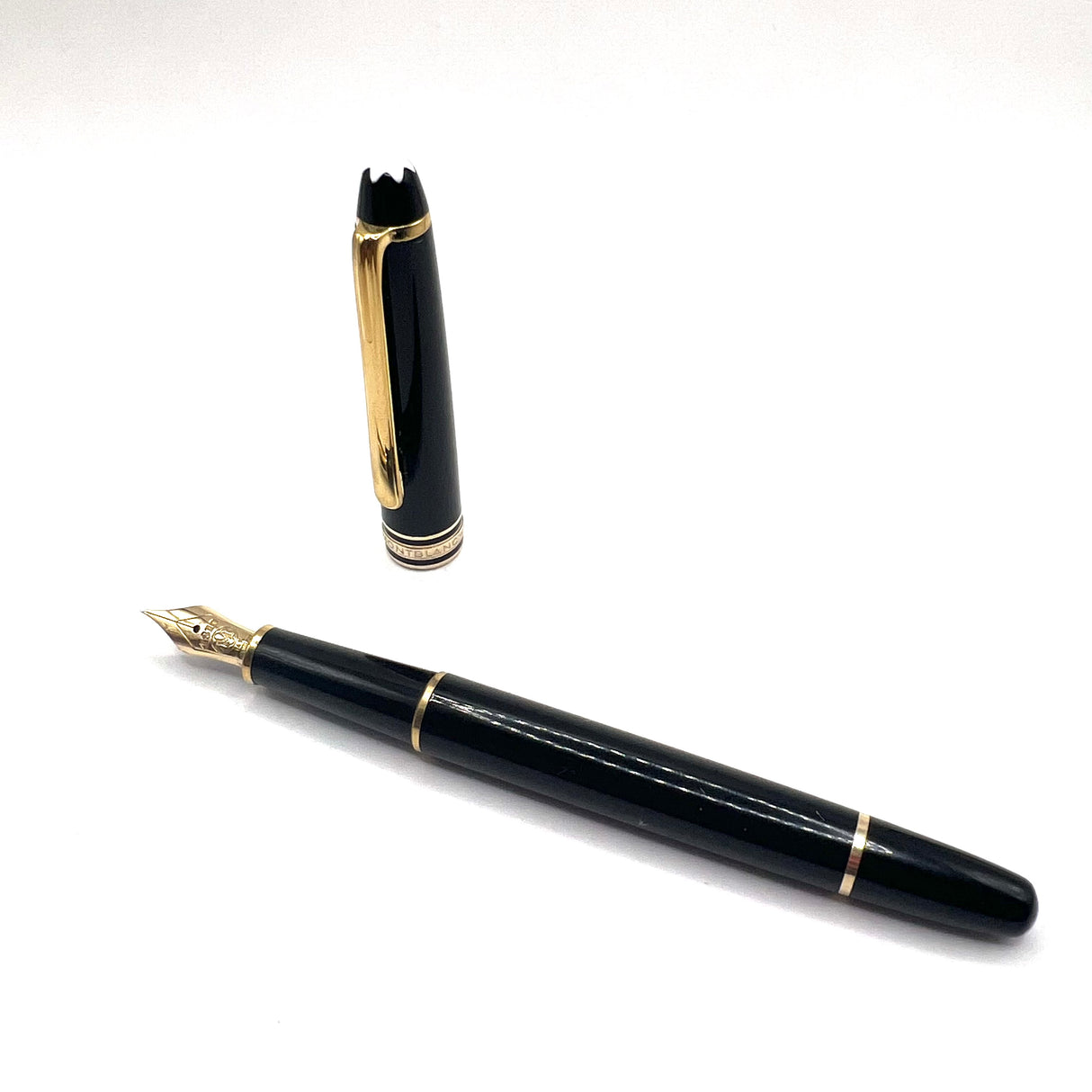 Montblanc Meisterstuck Classique #144 Black Resin Fountain Pen-  Fine 14kt Gold Nib