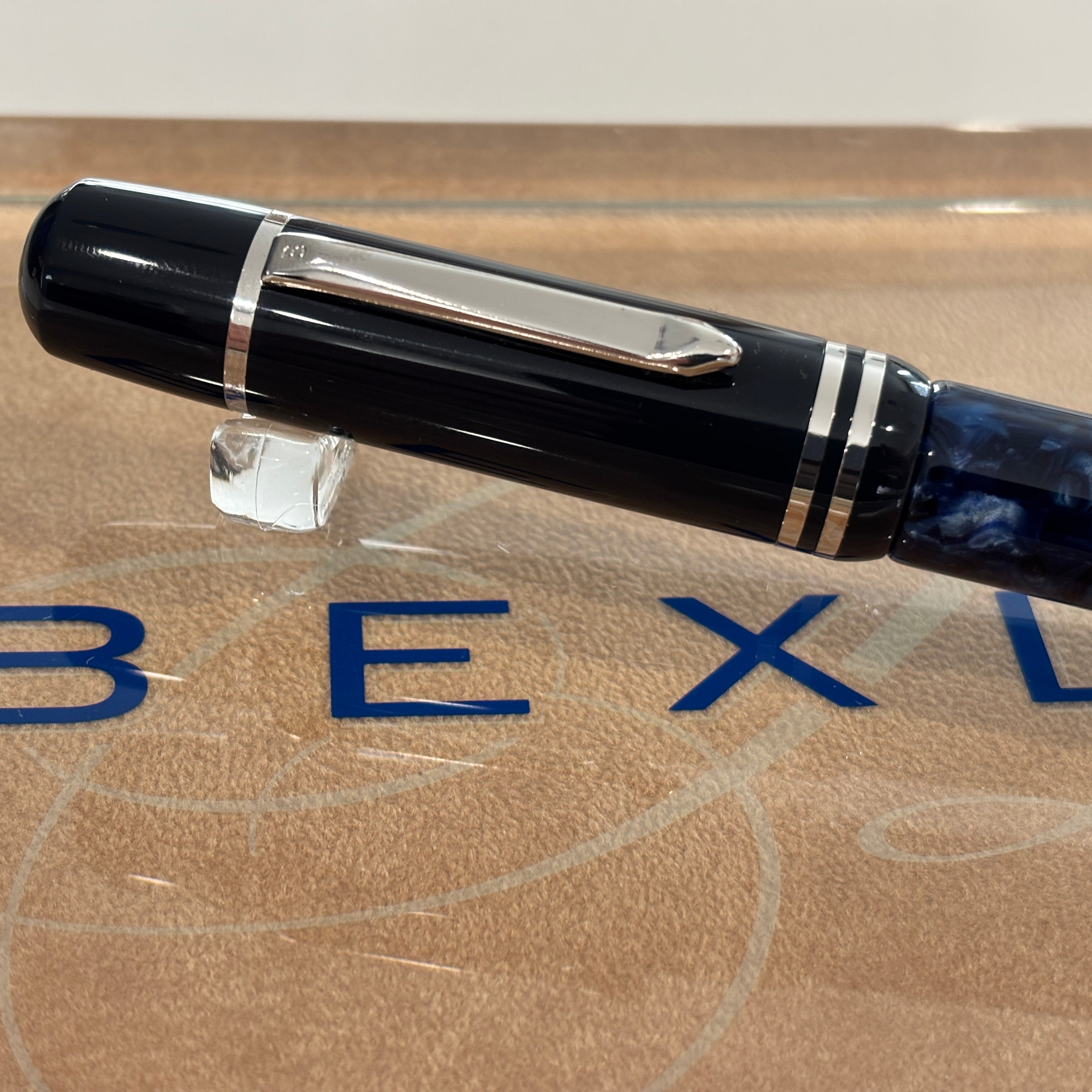 BEXLEY 青いマーブル万年筆 M Bexley Magnum Poseidon Blue Marble Fountain Pen – Fountain Pen