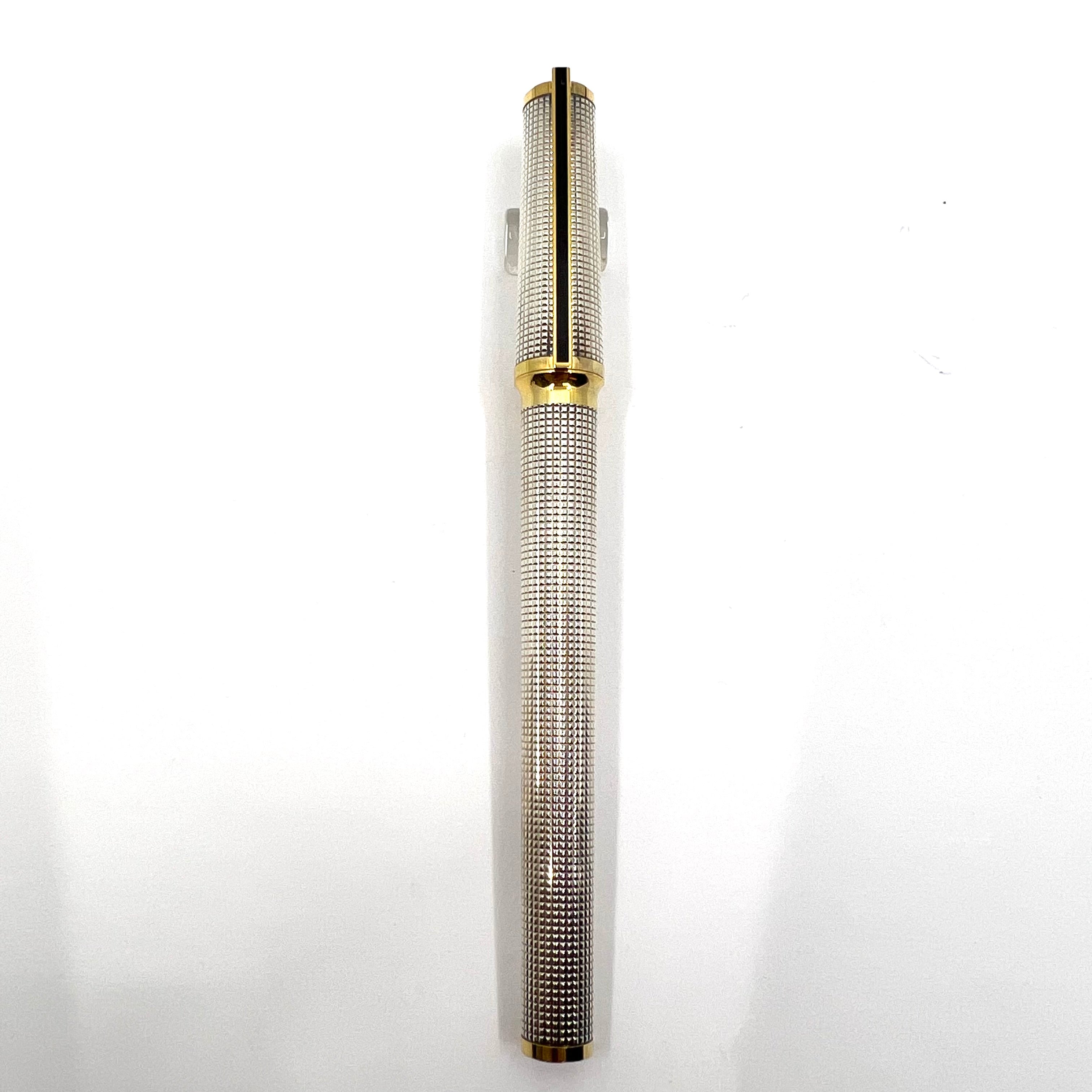 S. T. Dupont Silver Montparnasse Mid-Sized Fountain Pen – Fountain