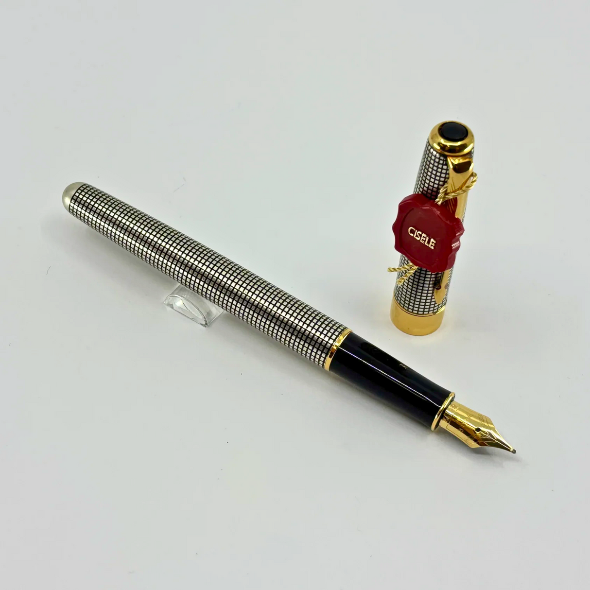 Parker Sonnet Sterling Silver Cisele Cross Hatch Fountain Pen - Broad 18kt Gold  Nib